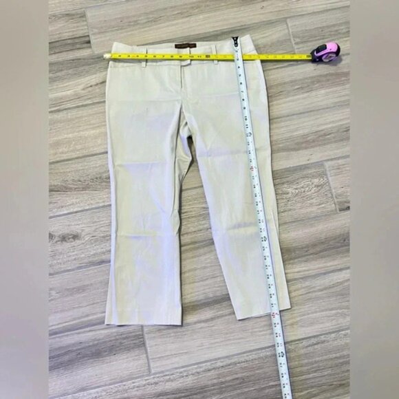 Gently Worn Limited Cream Capri Pants - Picture 2 of 10